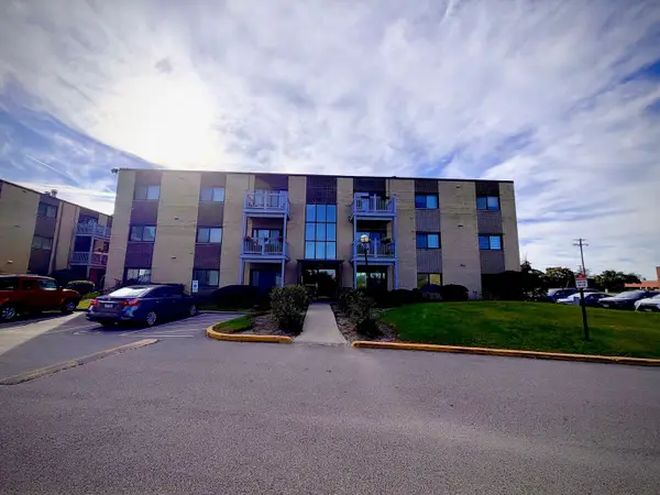 674 Pinecrest Drive #302, Prospect Heights, IL 60070