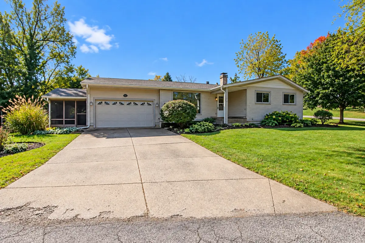 135 Hickory Road, Lake In The Hills, IL 60156 - #1