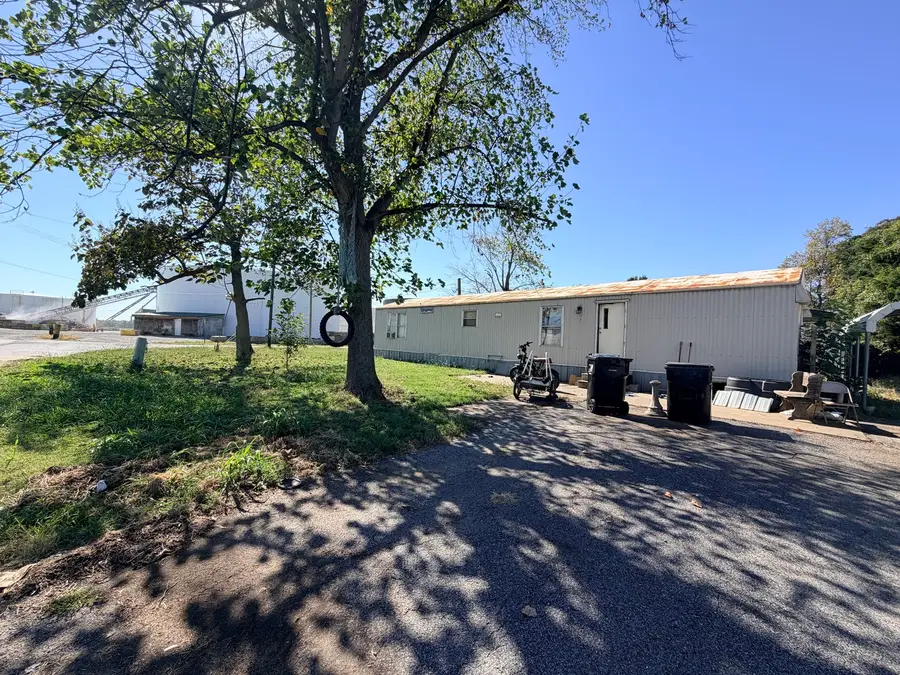 1117 E 2nd Street, Metropolis, IL 62960 - #3