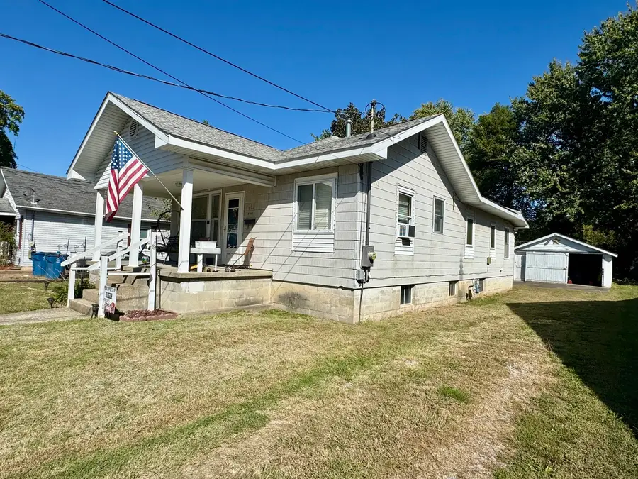 602 Madison Street, Benton, IL 62812 - #3