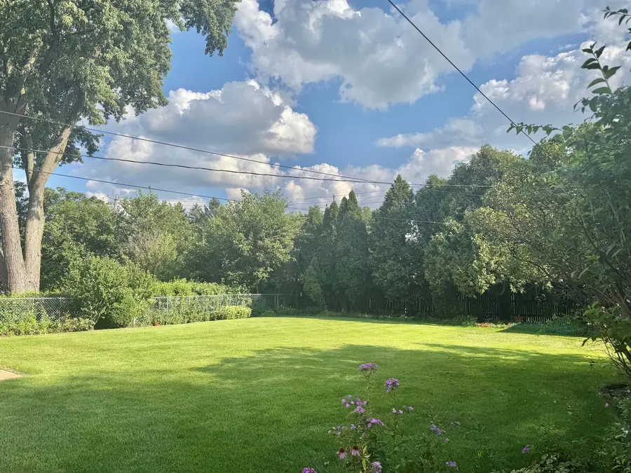1205 E Ironwood Drive, Mount Prospect, IL 60056 - #3
