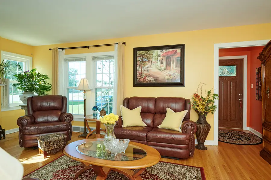 515 Preston Avenue, Elgin, IL 60120 - #3