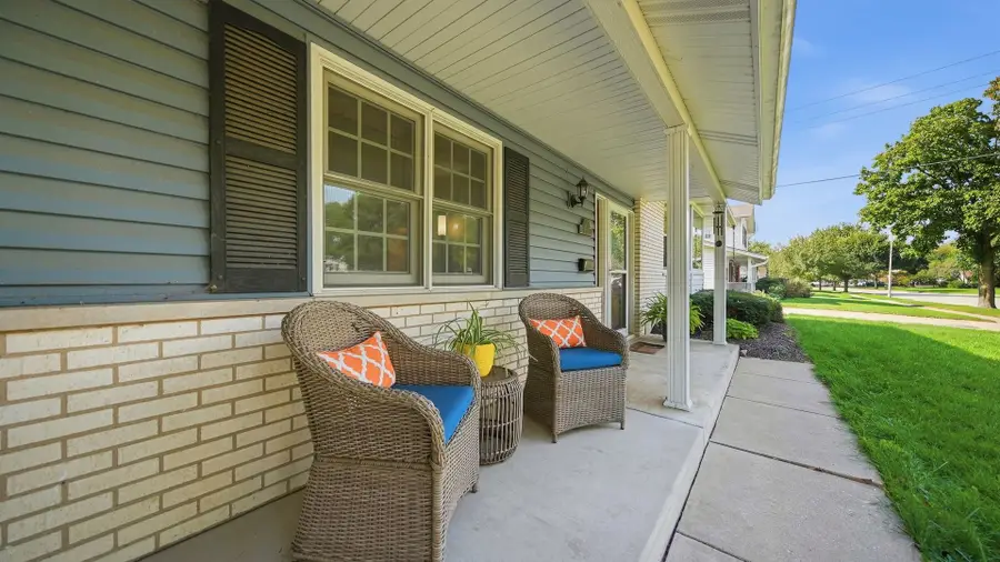 1363 E Kenilworth Avenue, Palatine, IL 60074 - #3