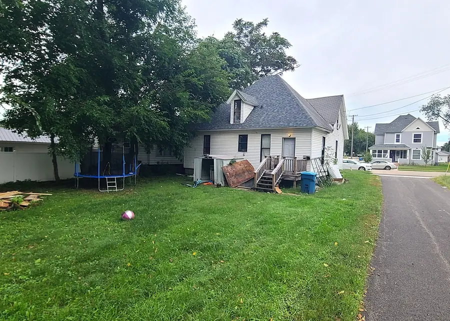 1114 W 4th Street, Dixon, IL 61021 - #3