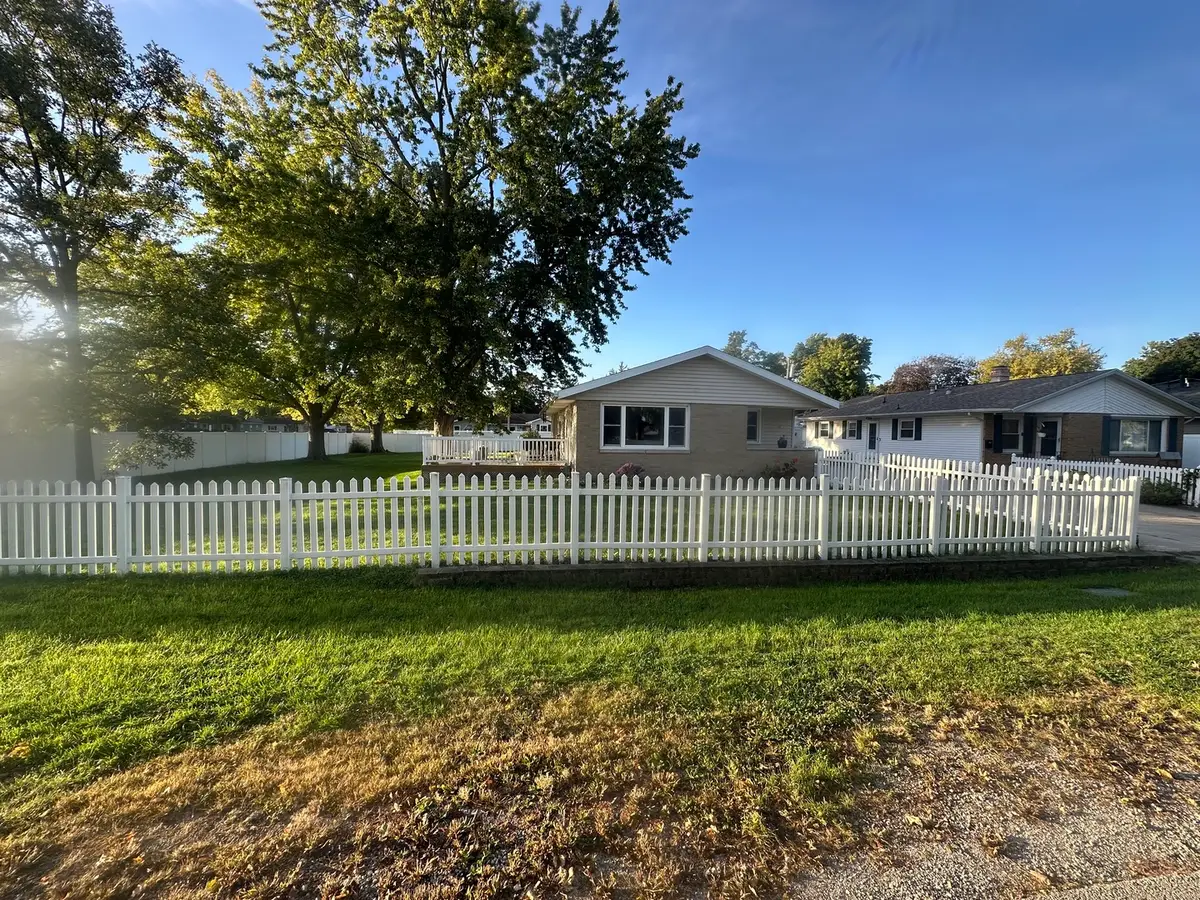 910 E Chestnut Street, Pontiac, IL 61764 - #1