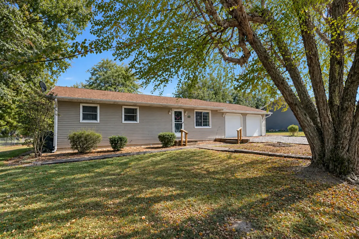 1200 S Wilson Street, Benton, IL 62812 - #1