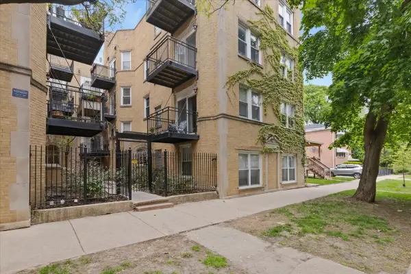 7050 N Damen Avenue #3S, Chicago, IL 60645