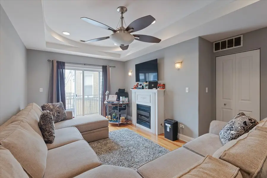 7050 N Damen Avenue #3S, Chicago, IL 60645 - #3