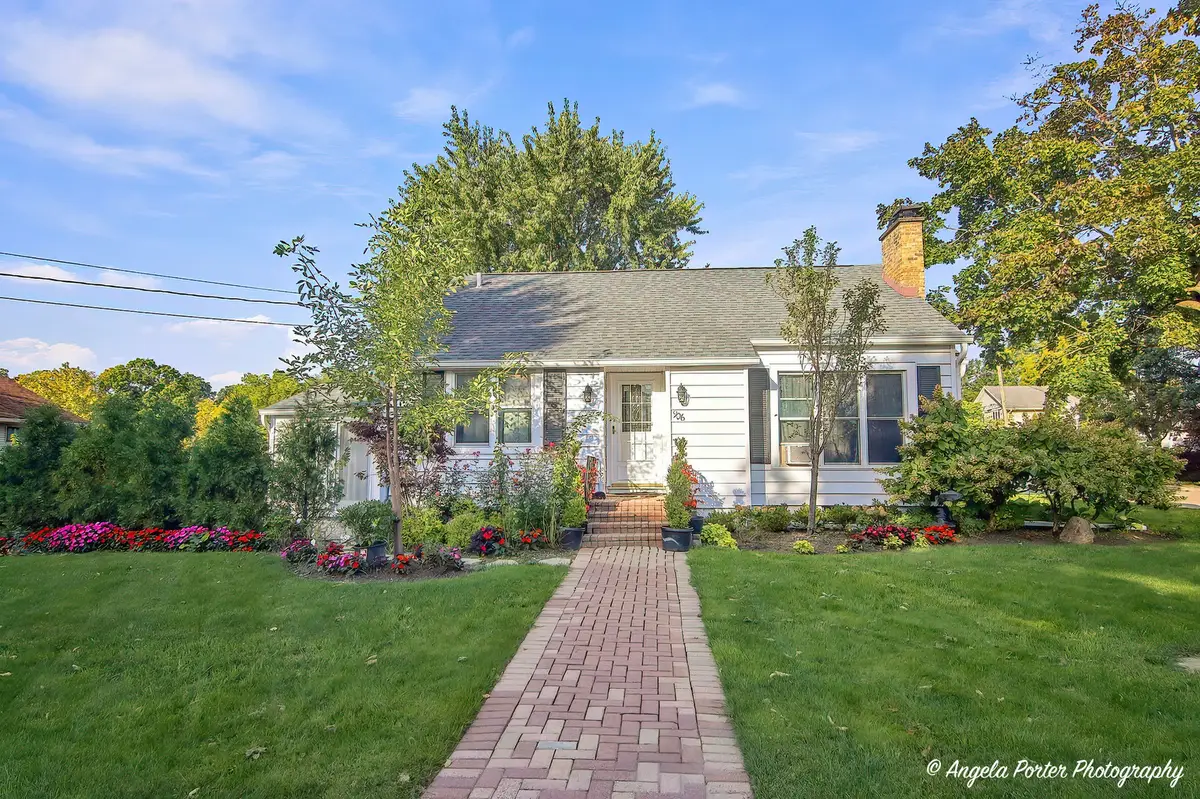 906 Ridge Avenue, Mundelein, IL 60060 - #1