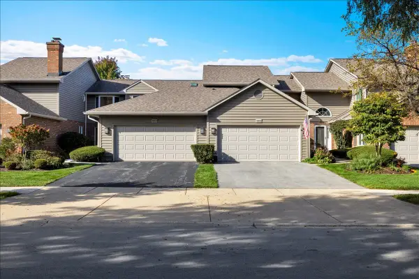 885 Saddlewood Drive, Glen Ellyn, IL 60137