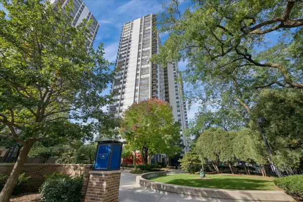 1360 N Sandburg Terrace #1405C, Chicago, IL 60610