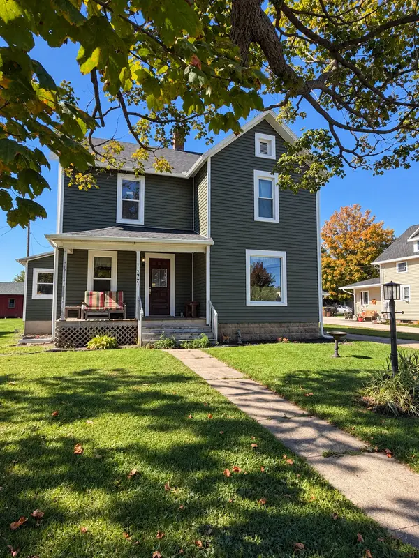 721 S Logan Street, Lena, IL 61048