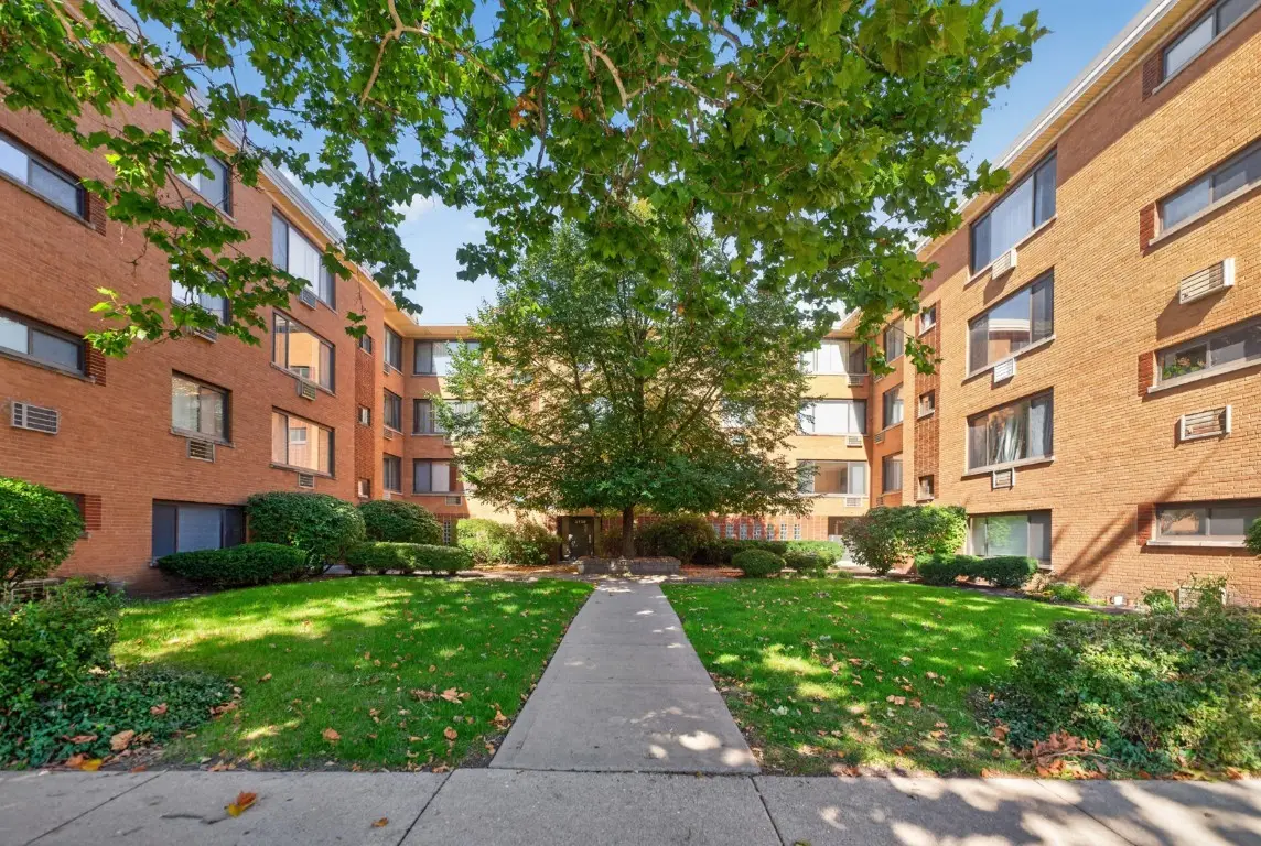 2710 W Lunt Avenue #107, Chicago, IL 60645 - #1