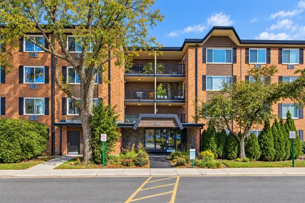 1207 S Old Wilke Road #210, Arlington Heights, IL 60005