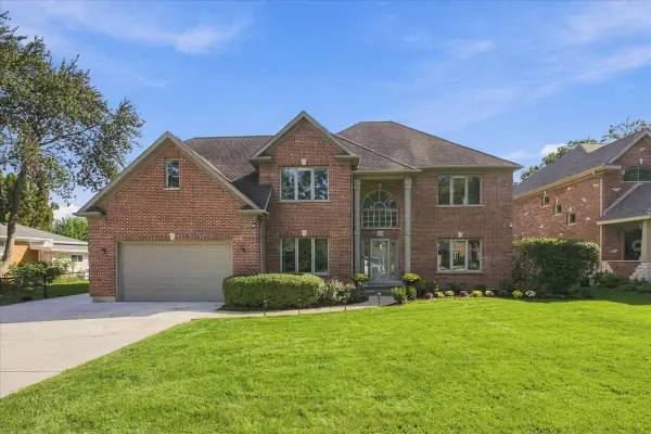 1203 N Burning Bush Lane, Mount Prospect, IL 60056