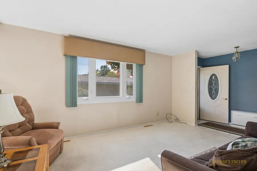 819 Wiltshire Drive #3, McHenry, IL 60050 - #2