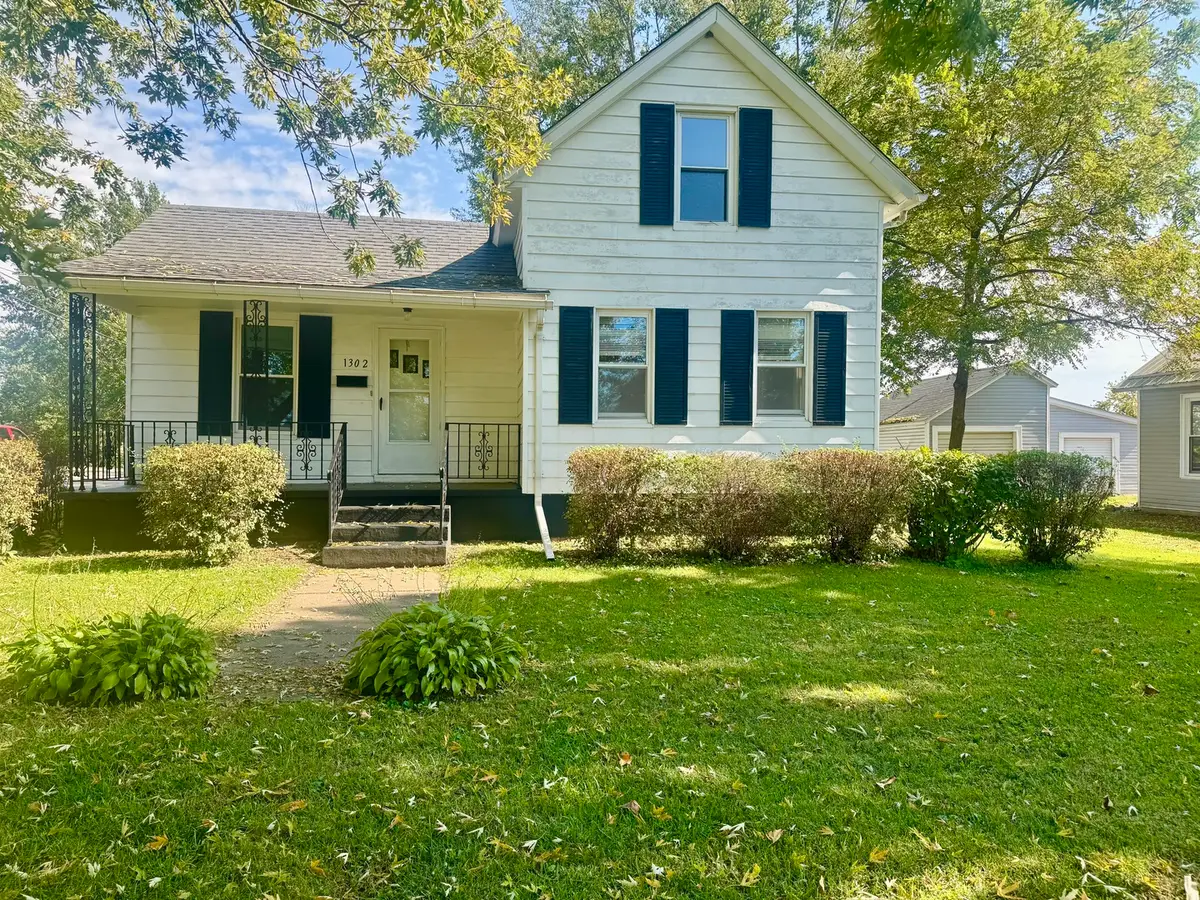 1302 SE 2nd Avenue, Aledo, IL 61231 - #1