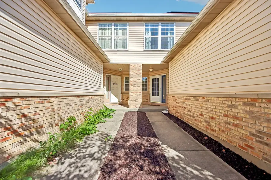 1084 Viewpoint Drive, Lake In The Hills, IL 60156 - #3