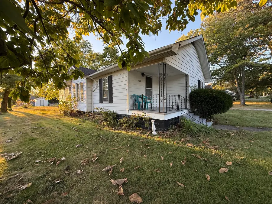 200 N Cherry Street, De Soto, IL 62924 - #2