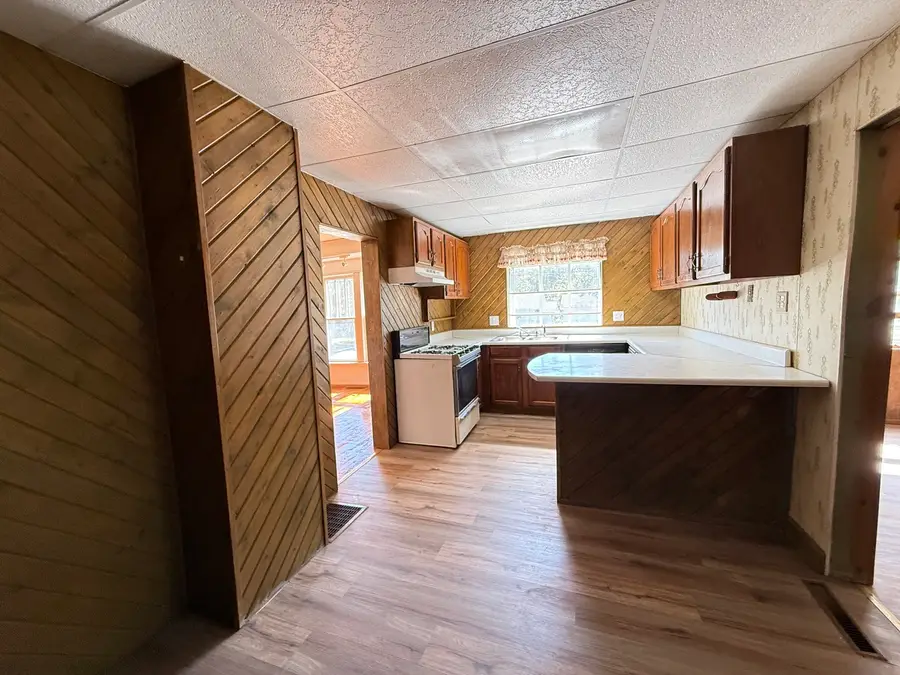 200 N Cherry Street, De Soto, IL 62924 - #3
