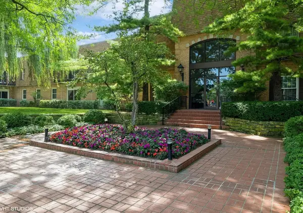 1220 Park Avenue #126, Highland Park, IL 60035