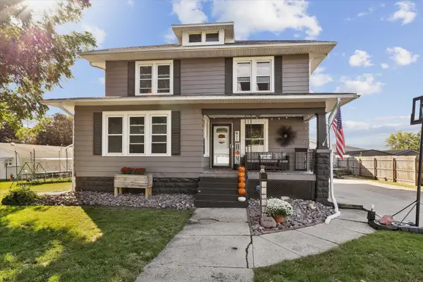 611 12th Avenue, De Witt, IA 52742