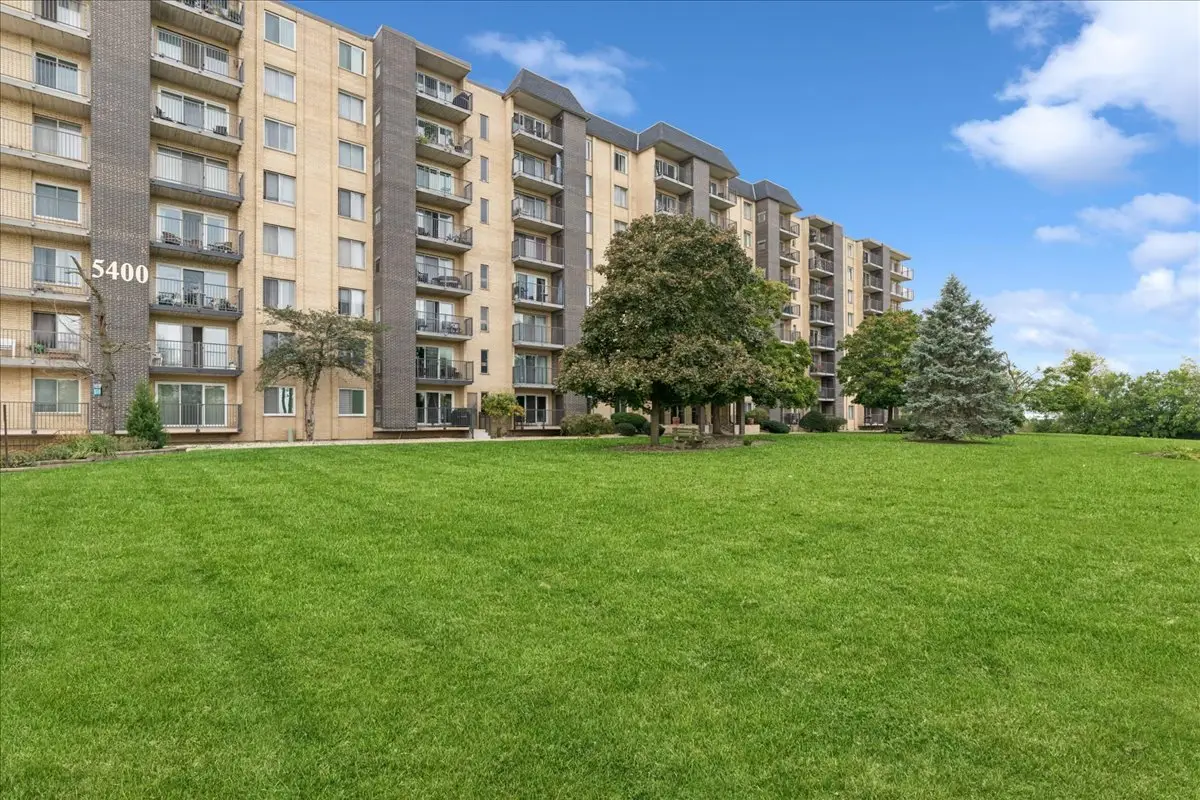 5400 Walnut Avenue #206, Downers Grove, IL 60515 - #1