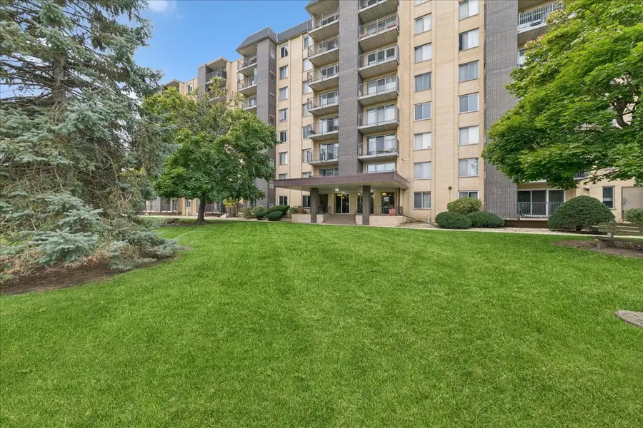 5400 Walnut Avenue #206, Downers Grove, IL 60515 - #2
