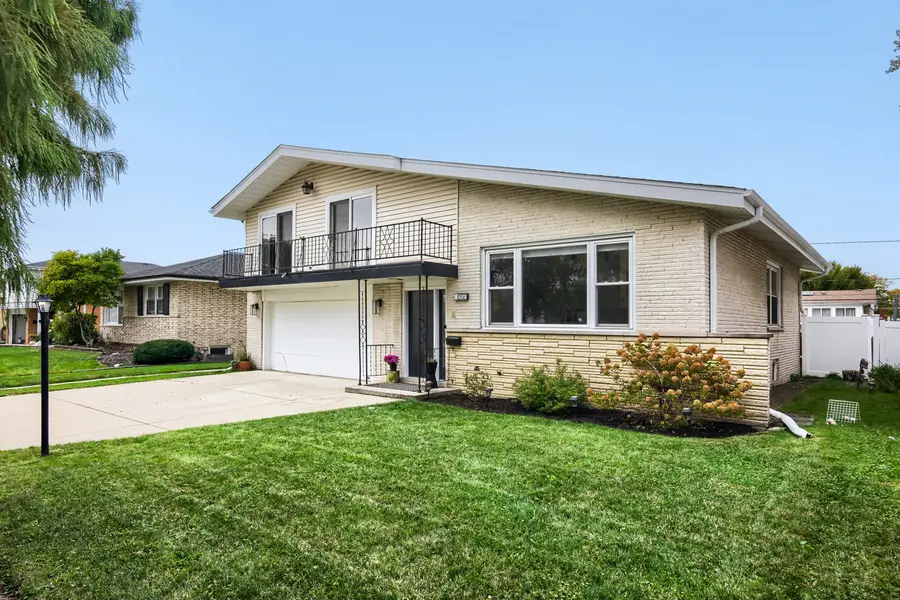 10932 S Kilbourn Avenue, Oak Lawn, IL 60453 - #3
