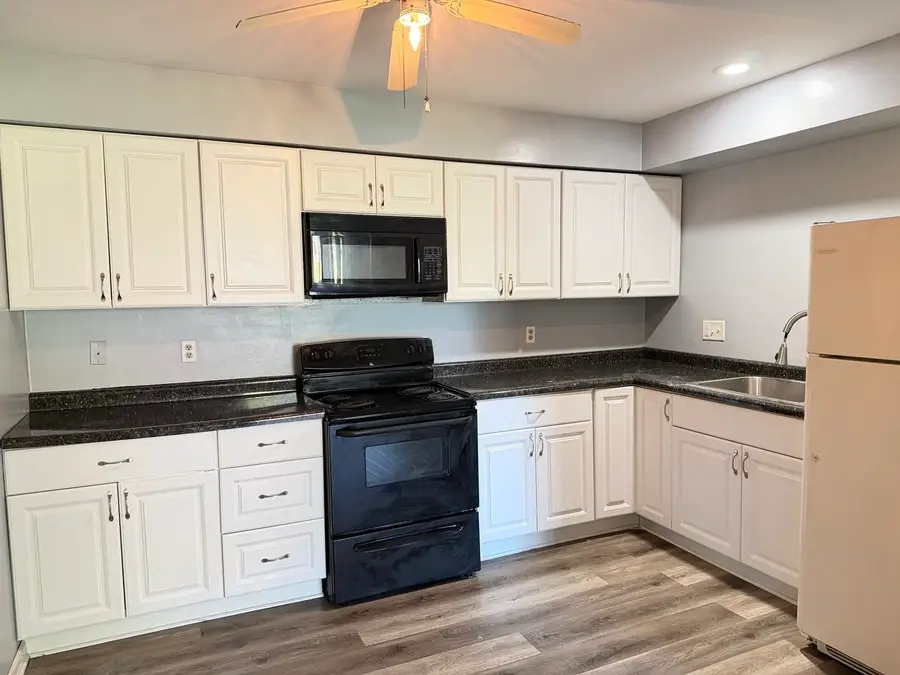1768 S Hance Drive #2, Freeport, IL 61032 - #3