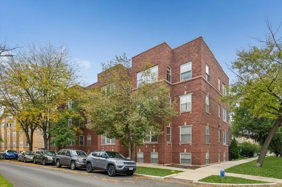3110 W Belle Plaine Avenue #1, Chicago, IL 60618 - #2