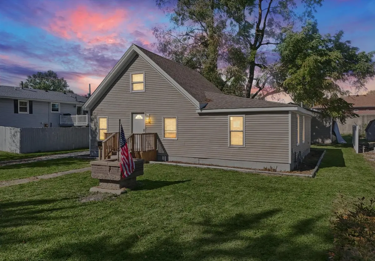 409 W Warren Street, Leroy, IL 61752 - #1