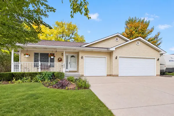 1023 Fox Hollow, DeKalb, IL 60115