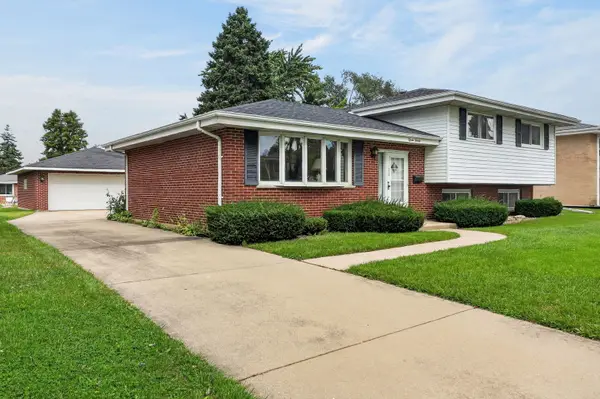 1520 W Holtz Avenue, Addison, IL 60101