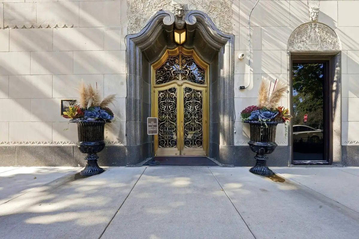 2000 N Lincoln Park West #911, Chicago, IL 60614 - #1