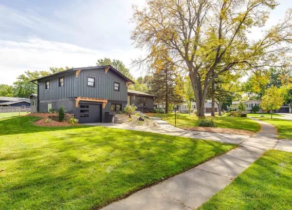 6955 Parkview Drive, Downers Grove, IL 60516