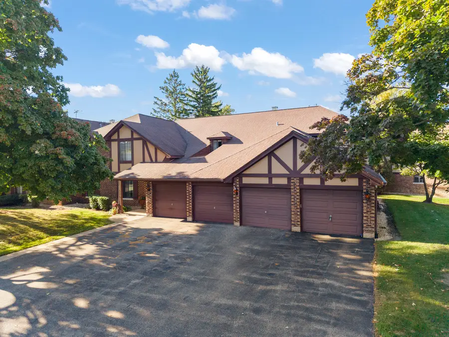 1712 Lakecliffe Drive #D, Wheaton, IL 60189 - #2