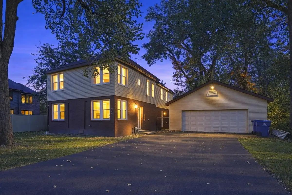7807 W 92nd Street, Hickory Hills, IL 60457 - #1