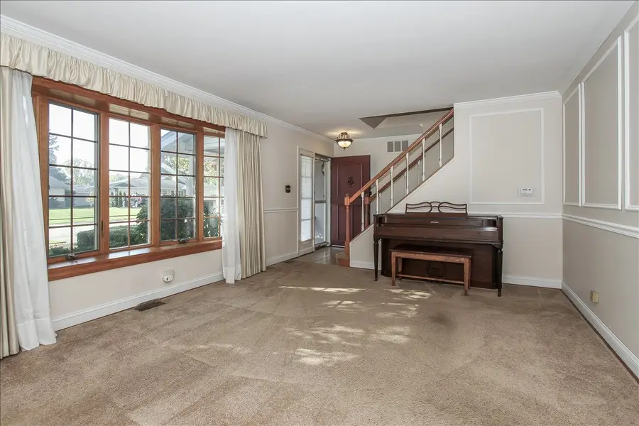 70 Avon Road, Elk Grove Village, IL 60007 - #3