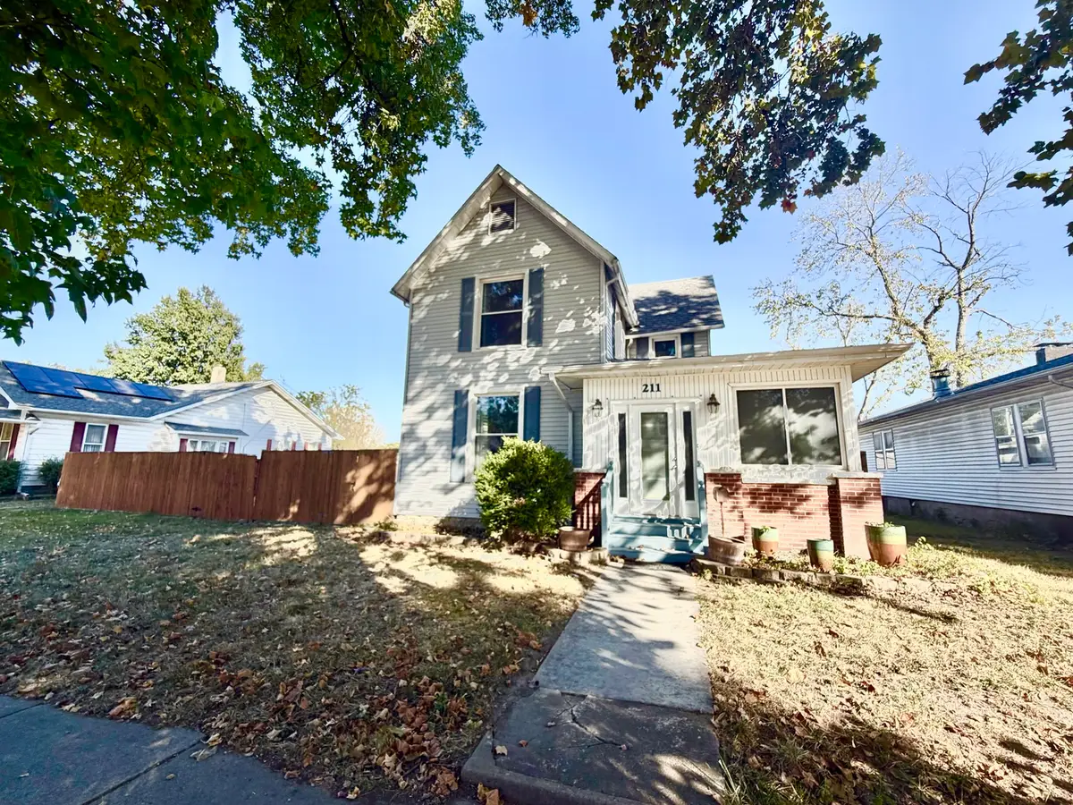 211 N Cherry Street, Centralia, IL 62801 - #1