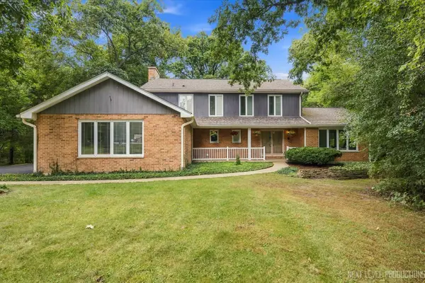 6N422 Woodhill Lane, St. Charles, IL 60175