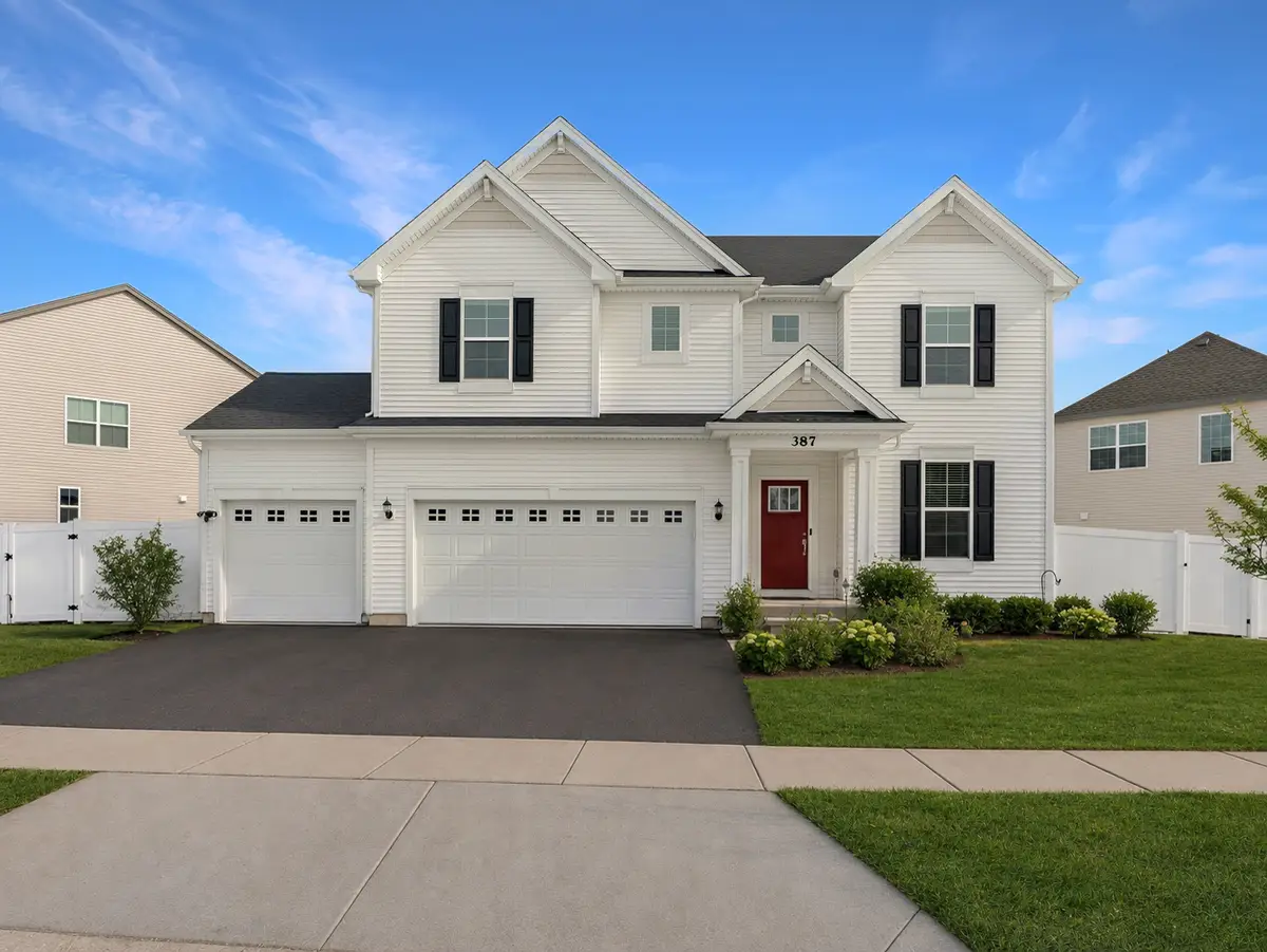 387 S Pointe Avenue, South Elgin, IL 60177 - #1
