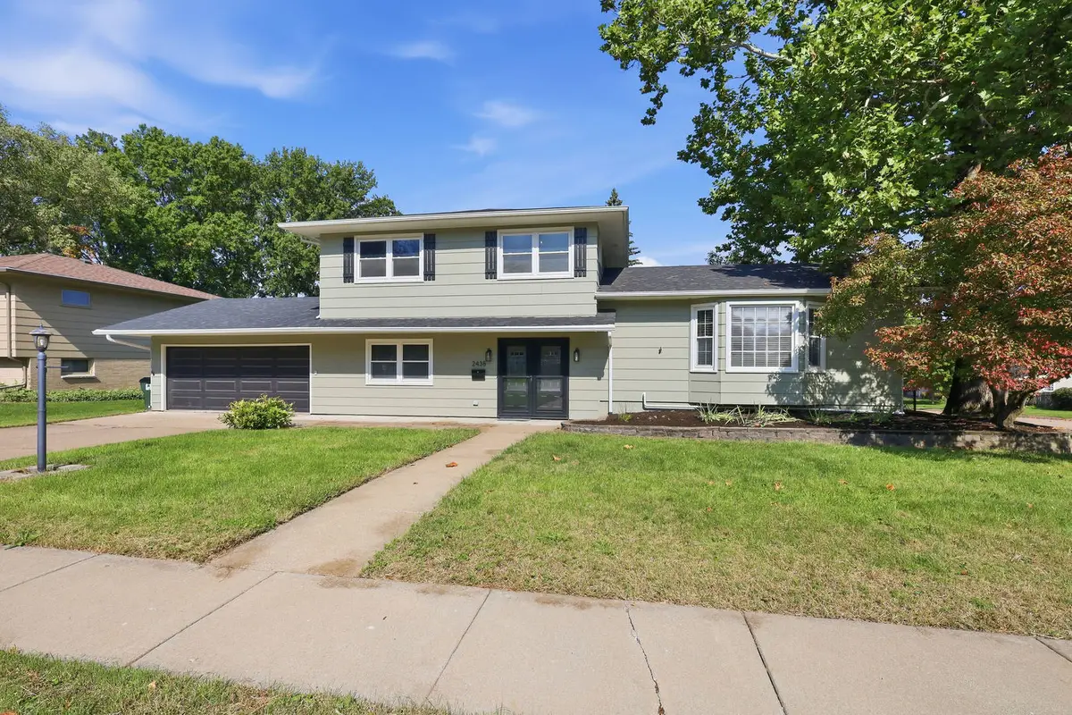 2438 E Columbia Avenue, Davenport, IA 52803 - #1