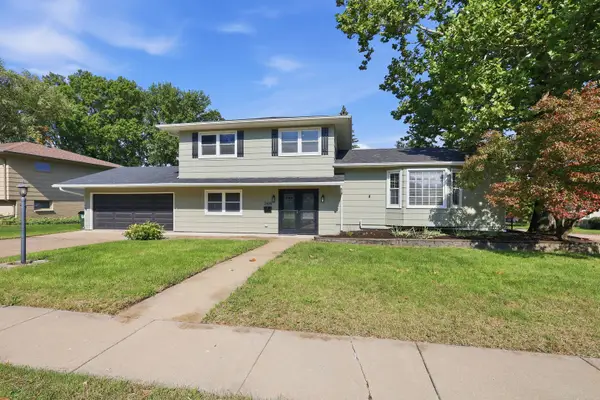 2438 E Columbia Avenue, Davenport, IA 52803