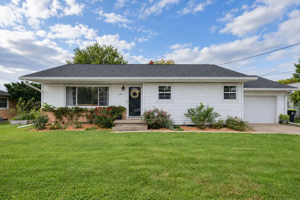 110 S Sunrise Street, Roanoke, IL 61561 - #1