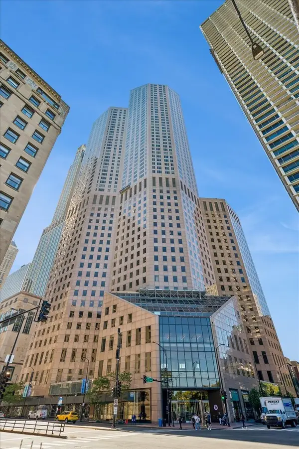 950 N Michigan Avenue #2302, Chicago, IL 60611