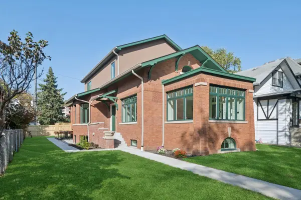 2616 W Sunnyside Avenue, Chicago, IL 60625
