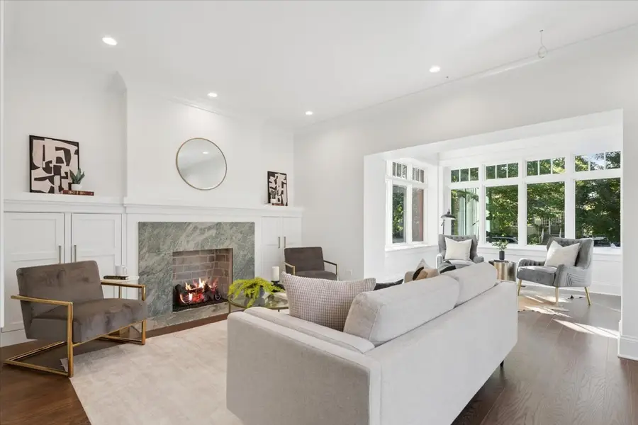 2616 W Sunnyside Avenue, Chicago, IL 60625 - #3