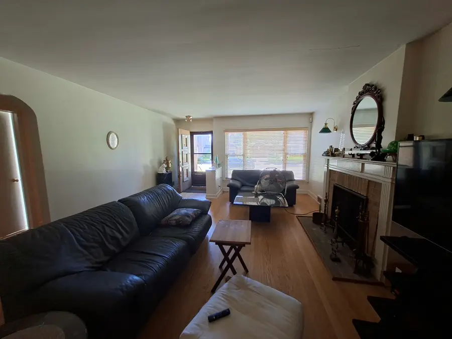 6631 N Saint Louis Avenue, Lincolnwood, IL 60712 - #2