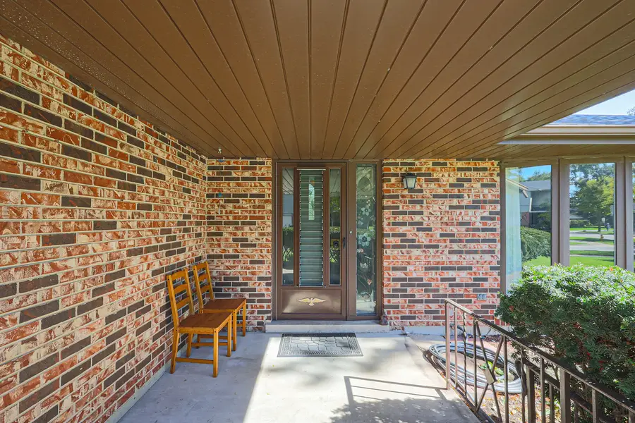1601 N Rosetree Lane, Mount Prospect, IL 60056 - #3